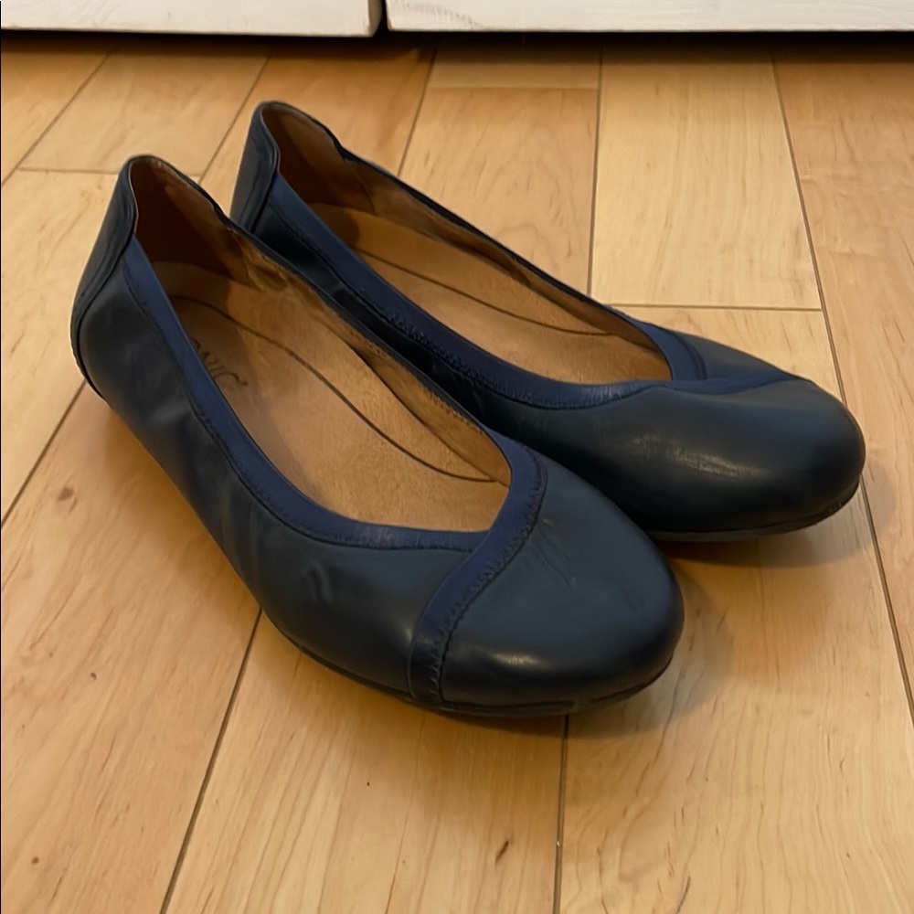 Vionic Navy Leather flats 8